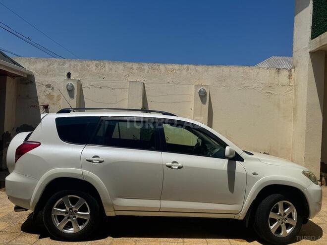 Toyota RAV4-4
