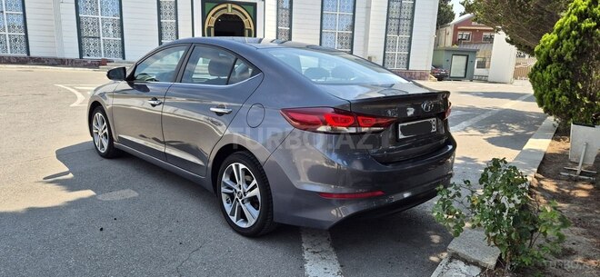 Hyundai Elantra-2