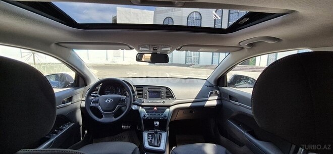 Hyundai Elantra-3