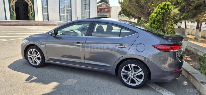 Hyundai Elantra-12