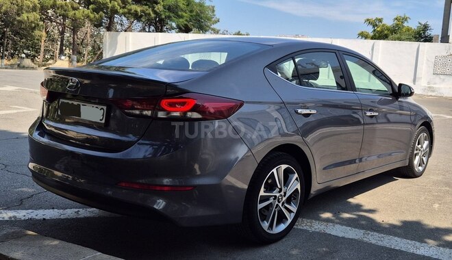 Hyundai Elantra-5