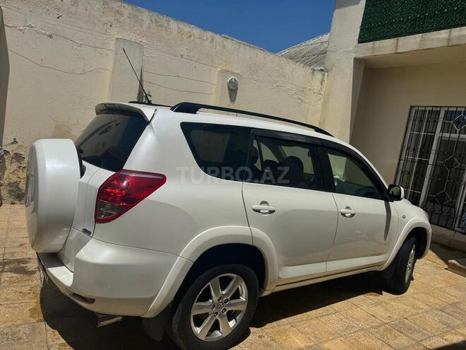 Toyota RAV4-8