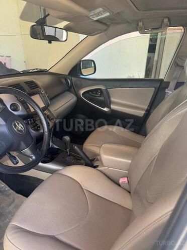 Toyota RAV4-16