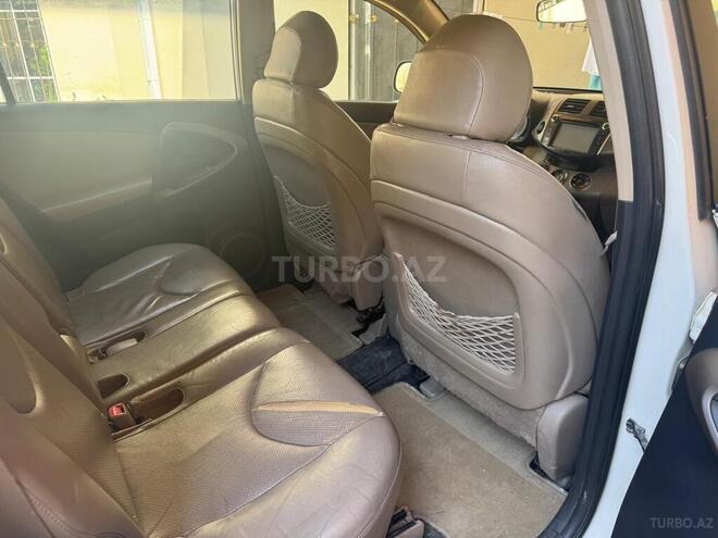 Toyota RAV4-17