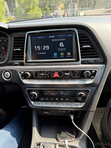 Hyundai Sonata-12