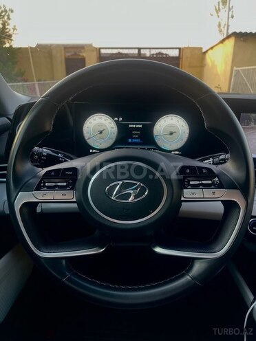 Hyundai Elantra-11