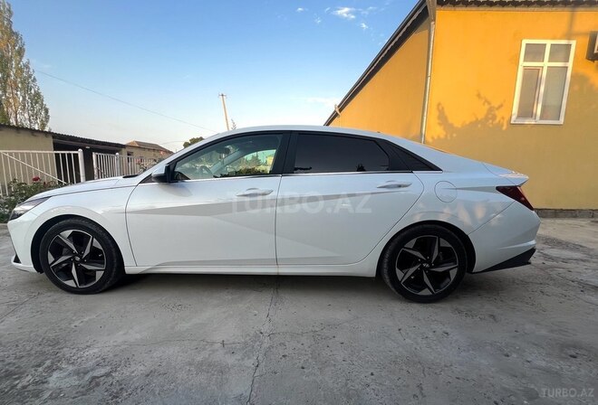 Hyundai Elantra-4