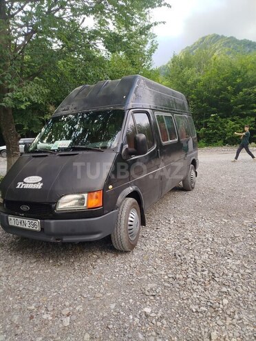 Ford Transit-4
