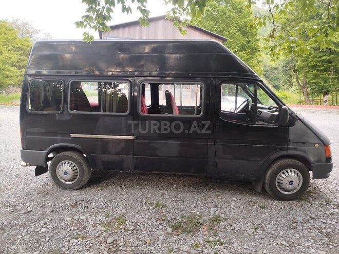 Ford Transit-7