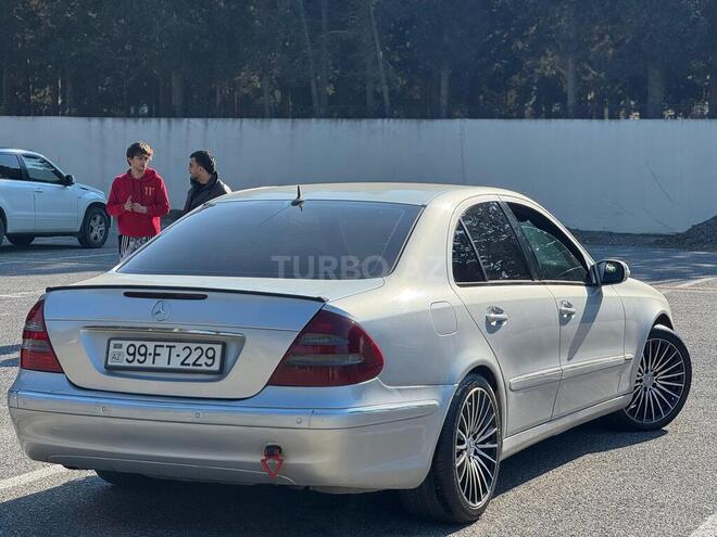 Mercedes E 270-3