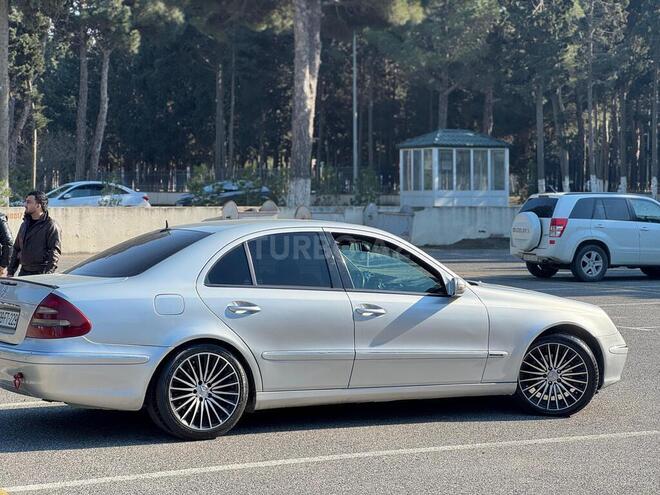 Mercedes E 270-2