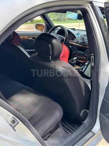 Mercedes E 270-10