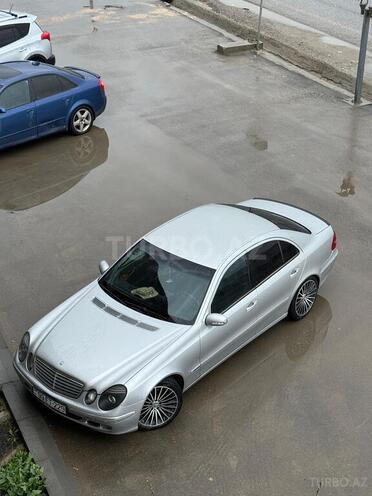 Mercedes E 270-7