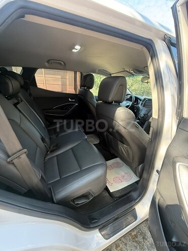 Hyundai Santa Fe-12