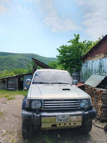 Mitsubishi Pajero-1