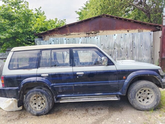 Mitsubishi Pajero-3