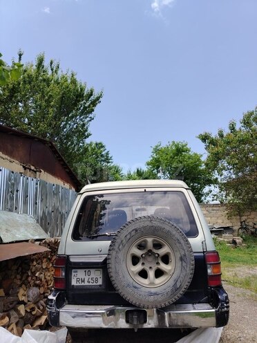 Mitsubishi Pajero-2