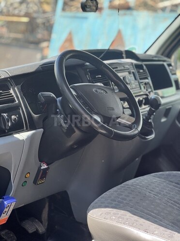 Ford Transit-6