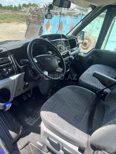 Ford Transit-5