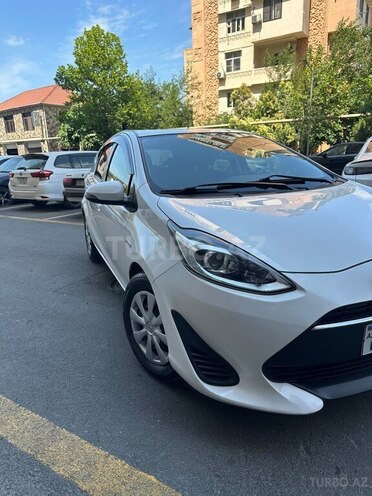 Toyota Aqua-4