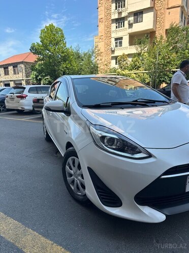 Toyota Aqua-9