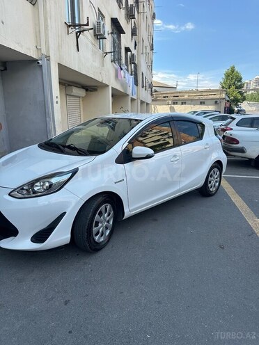 Toyota Aqua-11