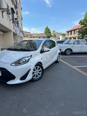 Toyota Aqua-12