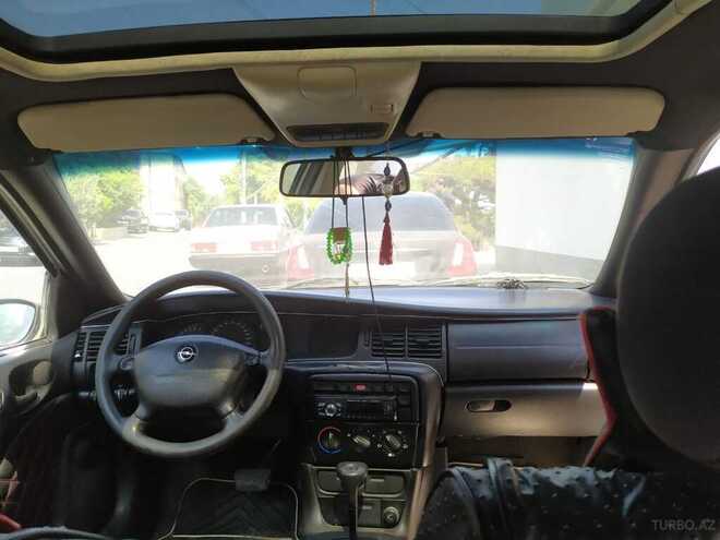 Opel Vectra-4