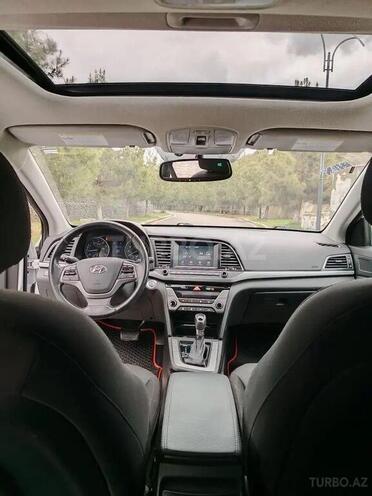 Hyundai Elantra-5