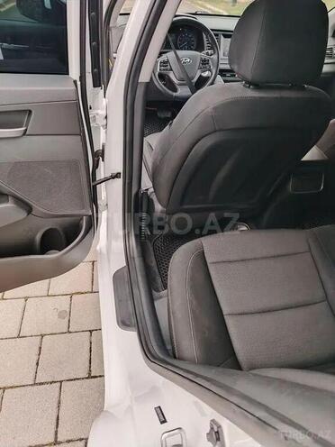 Hyundai Elantra-7