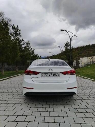 Hyundai Elantra-3