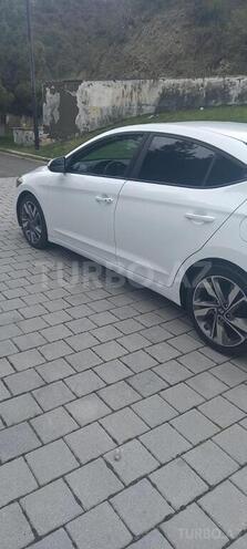 Hyundai Elantra-11