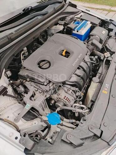 Hyundai Elantra-16