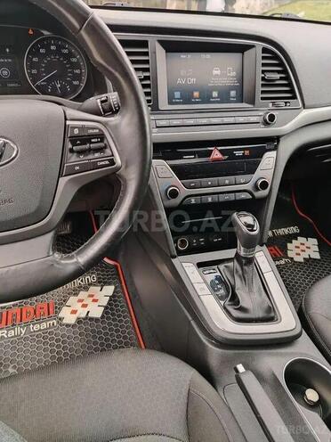 Hyundai Elantra-14