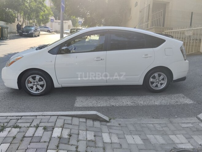 Toyota Prius-8
