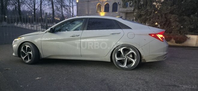 Hyundai Elantra-3