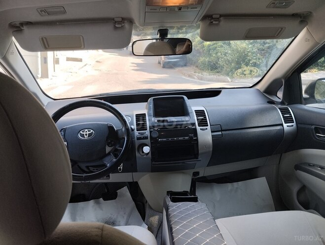Toyota Prius-13