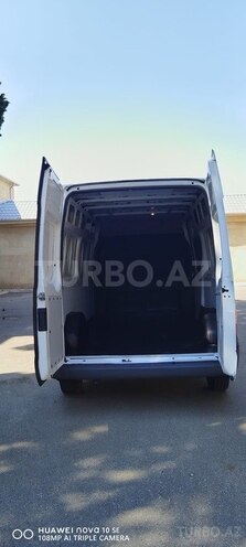 Ford Transit-10