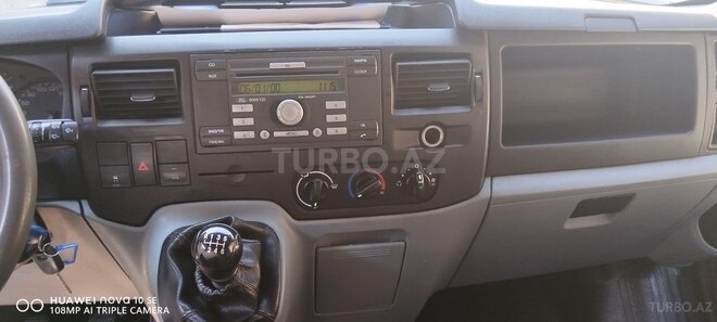 Ford Transit-13