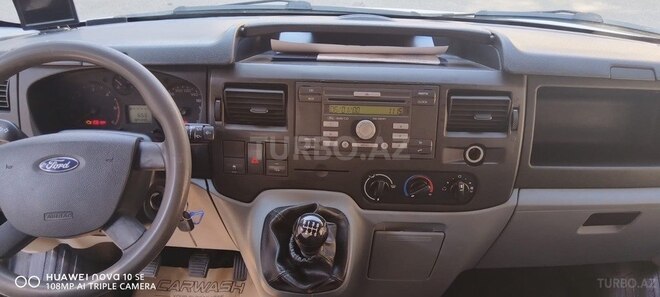 Ford Transit-12