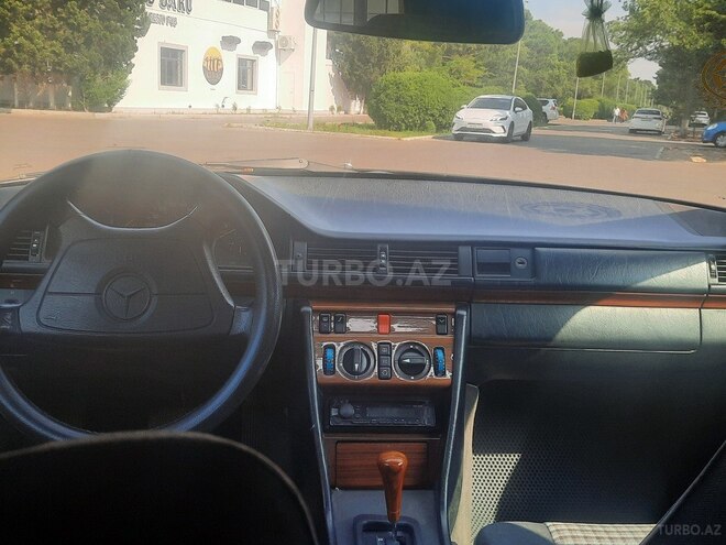 Mercedes E 220-9