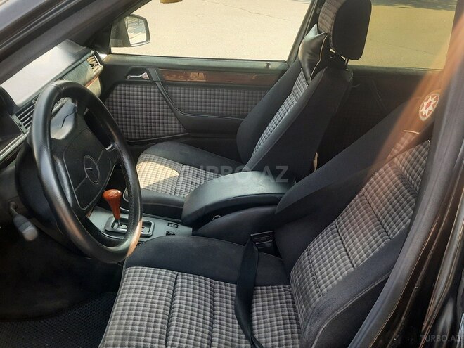 Mercedes E 220-10