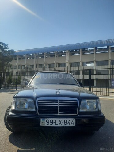 Mercedes E 220-1