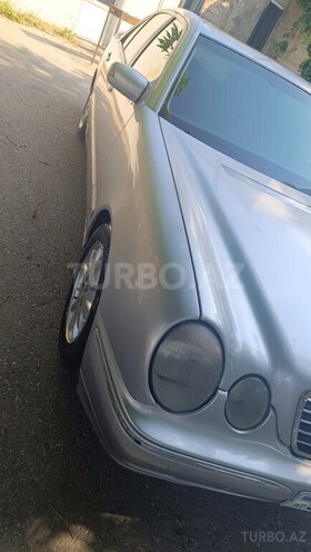 Mercedes E 320-3