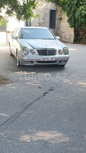 Mercedes E 320-1