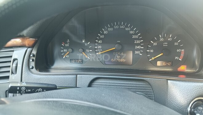 Mercedes E 320-6