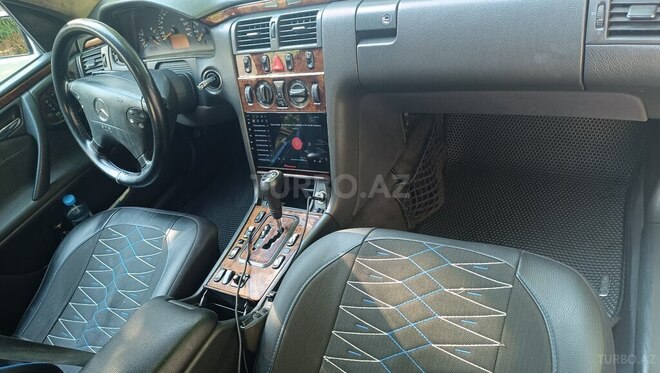 Mercedes E 320-7