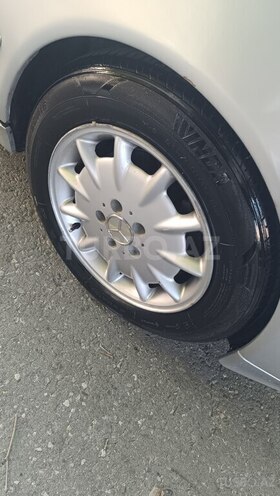 Mercedes E 320-4