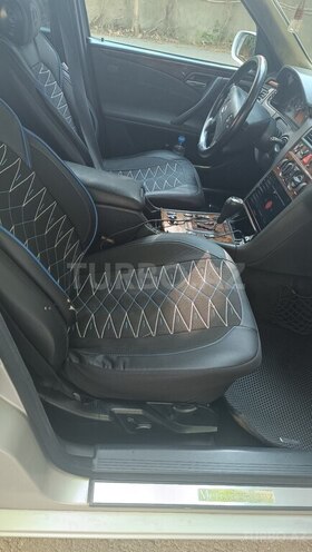 Mercedes E 320-8