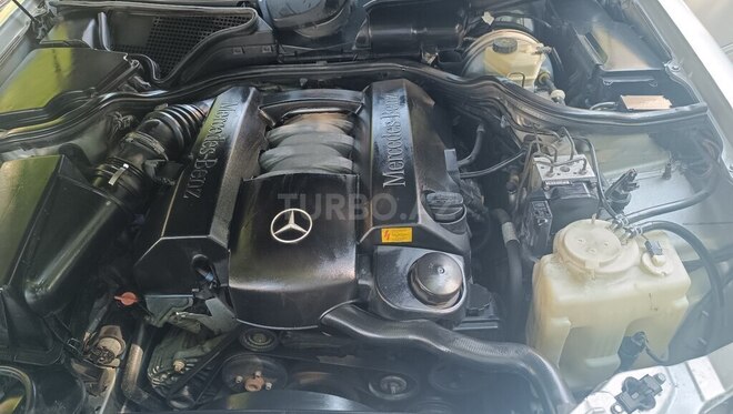 Mercedes E 320-17
